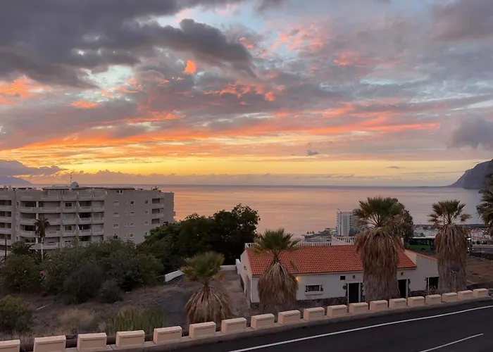 Royal Condor One Bed With Viws To The Cliffs And Atlantic Ocean *